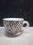 Doniczka ceramiczna filiżanka11 x15 zebra czarno-biała ze złotym wzorem