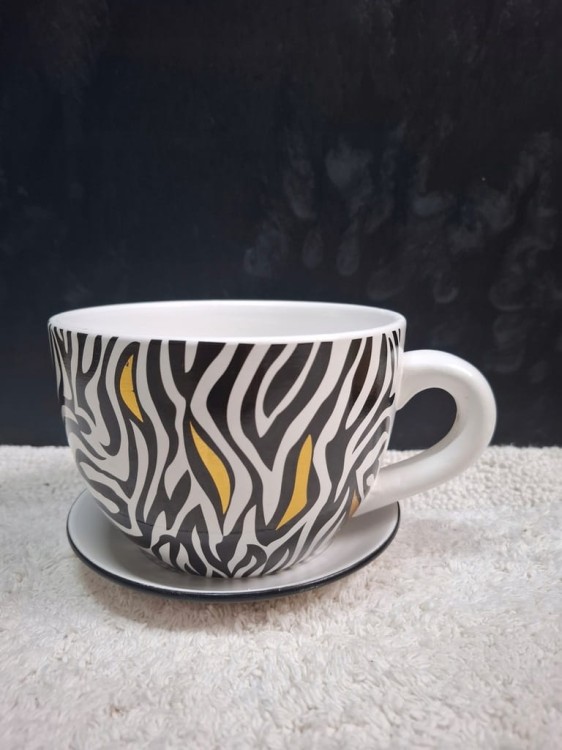 Doniczka ceramiczna filiżanka11 x15 zebra czarno-biała ze złotym wzorem