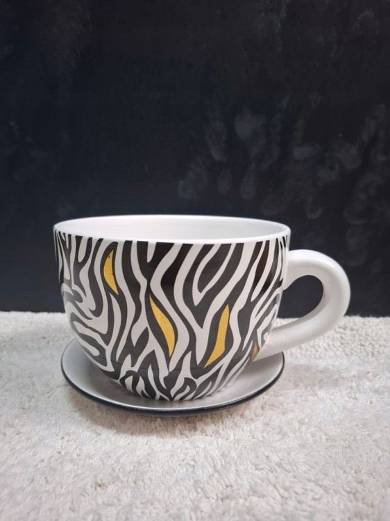 Doniczka ceramiczna filiżanka11 x15 zebra czarno-biała ze złotym wzorem