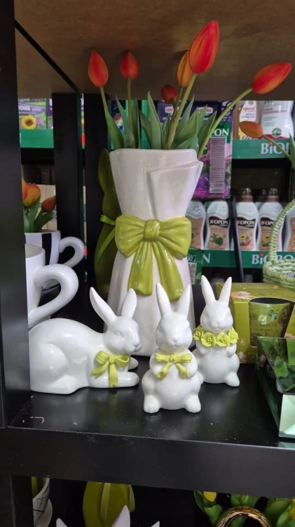 KRÓLICZEK CERAMICZNY LEŻĄCY BIAŁY Z LIMONKOWĄ KOKARDKĄ DUŻY