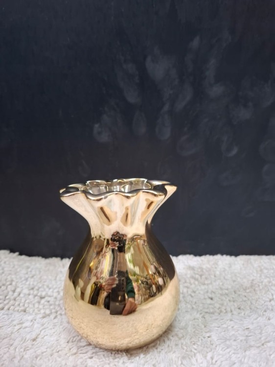 Wazon ceramiczny złoty falowany 10 cm – elegancka dekoracja