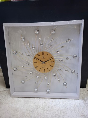 Nowoczesny Zegar Ścienny 47x47 cm Glamour Kryształki Złoty
