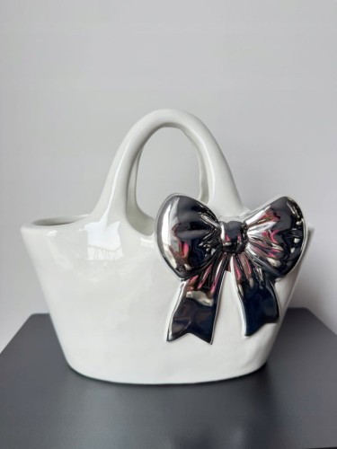 Wazon ceramiczny torebka biały srebrna kokarda glamour dekoracyjny