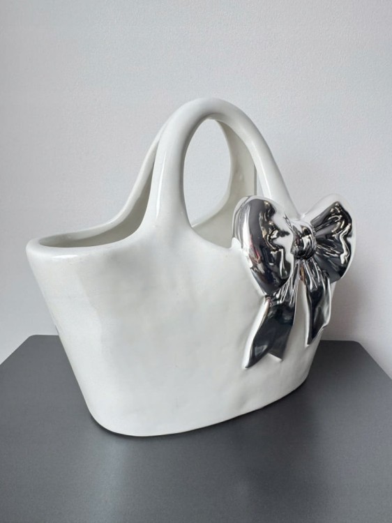 Wazon ceramiczny torebka biały srebrna kokarda glamour dekoracyjny