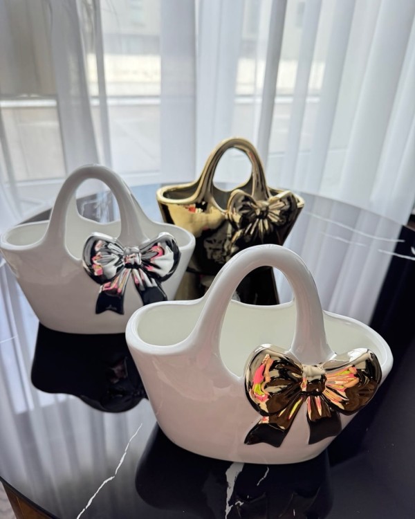 Wazon ceramiczny torebka biały srebrna kokarda glamour dekoracyjny