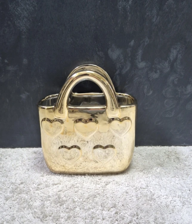 Złoty wazon ceramiczny torebka w złote serduszka 18 cm