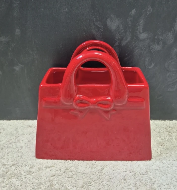 Czerwony wazon ceramiczny torebka z kokardą 17 cm