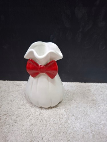 Wazonik Ceramiczny Kokarda 14,5 cm – Dekoracyjny Wazon Biało-Czerwony