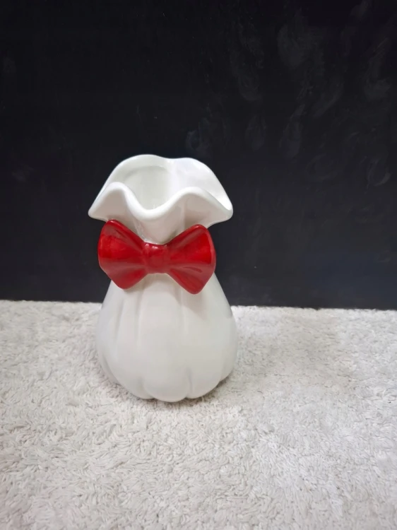 Wazonik Ceramiczny Kokarda 14,5 cm – Dekoracyjny Wazon Biało-Czerwony