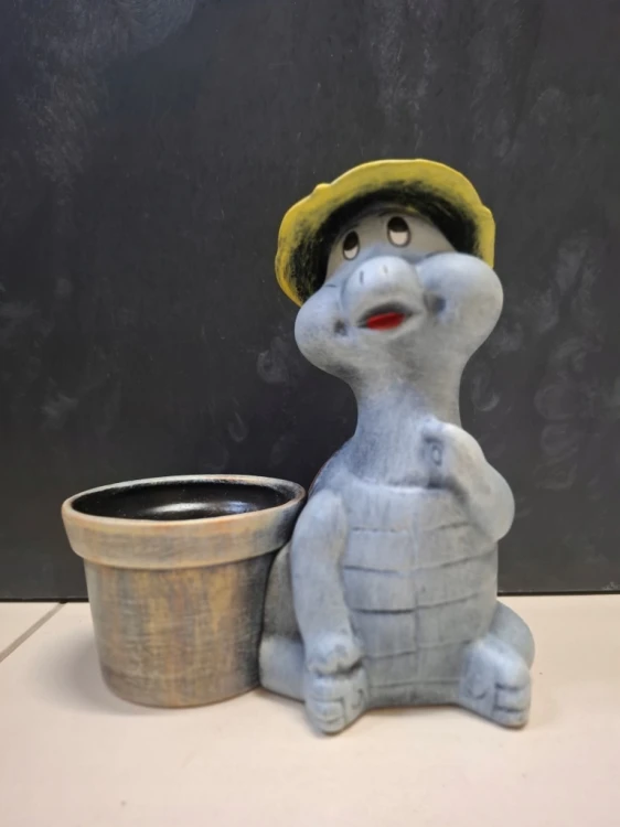 Ceramiczna figurka ogrodowa żółw z doniczką 23 cm – dekoracja