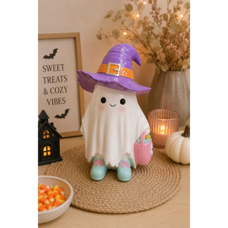 Duszek ceramiczny z kapeluszem czarownicy – urocza dekoracja na Halloween