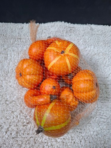 Sztuczne dynie dekoracyjne 12 szt. – duży zestaw jesienny Halloween 5–10 cm