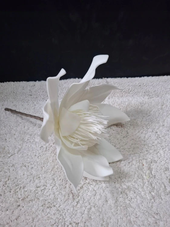 SZTUCZNY KWIAT EGZOTYCZNY PIANKOWY 35 CM – BIAŁY KWIAT DEKORACYJNY