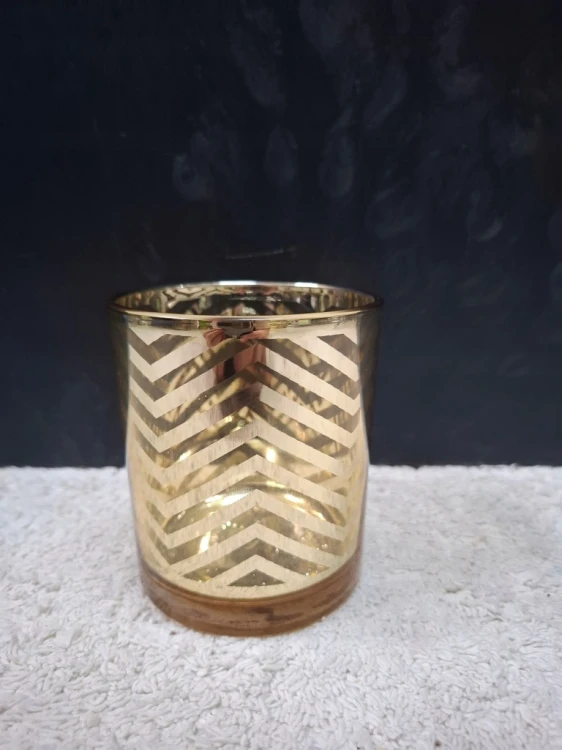 ŚWIECZNIK SZKLANY ZŁOTY 9x10 CM – ELEGANCKA DEKORACJA DO DOMU