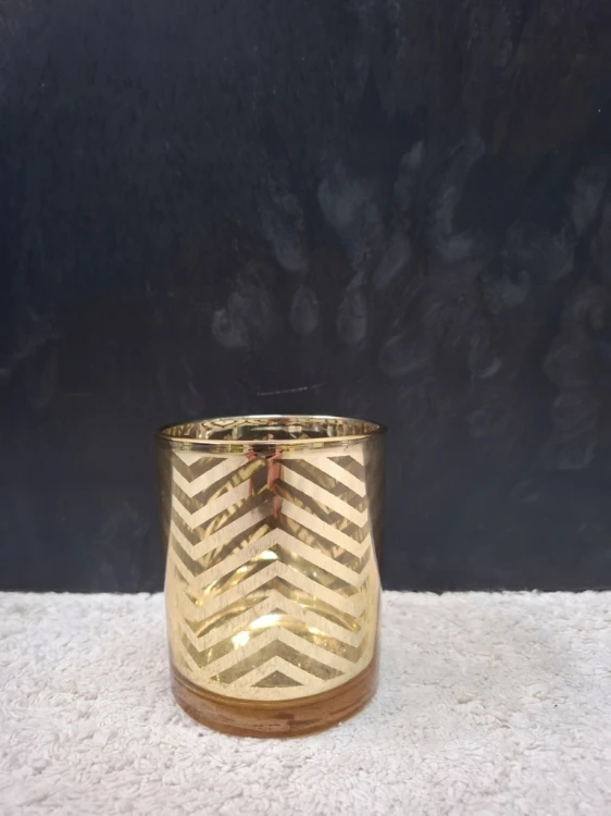 ŚWIECZNIK SZKLANY ZŁOTY 9x10 CM – ELEGANCKA DEKORACJA DO DOMU