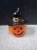 Dynia ceramiczna z kapeluszem czarownicy – dekoracja Halloween 27 cm