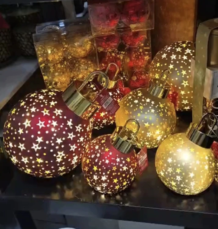 Bombka LED Czerwona 26 cm Świąteczna Dekoracja Gwiazdki Złote Akcenty