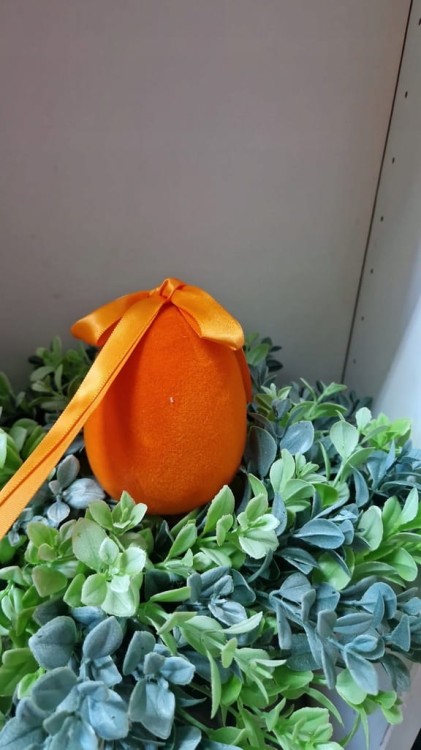 Jajko Welurowe Flokowane Pomarańczowe z Wstążką – Dekoracja Ścienna 10cm