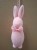 Figurka wielkanocna zając welurowy różowy flokowany 15,4 cm