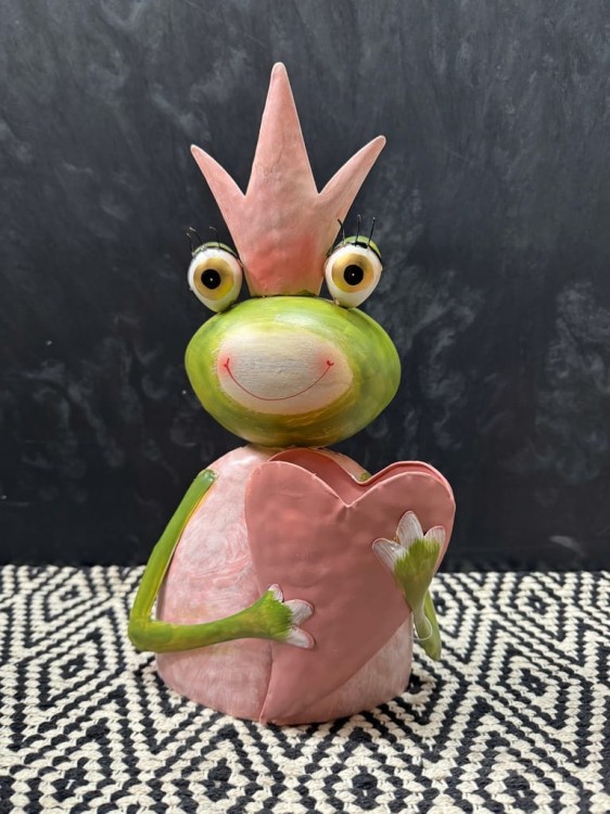 Metalowa figurka żaby 31 cm z koroną i sercem – dekoracja ogrodowa i domowa