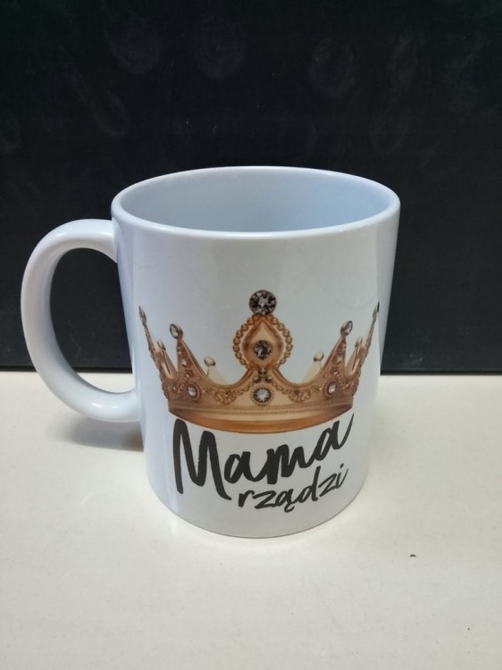 Kubek Mama Rządzi 300ml Prezent na Dzień Matki Ceramiczny Kubek z Nadrukiem