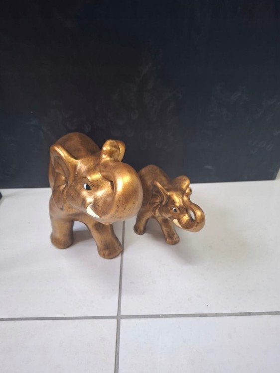 Figurka słonia o wysokości 21 cm 1szt