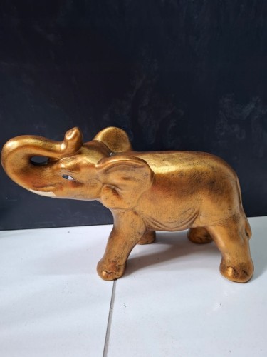 Figurka słonia o wysokości 21 cm 1szt