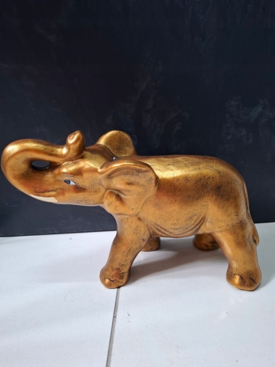 Figurka słonia o wysokości 21 cm 1szt