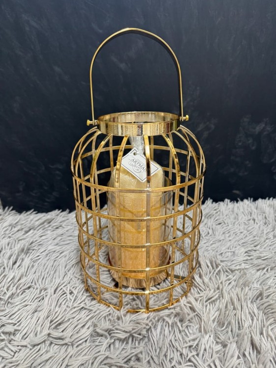 Złoty lampion metalowy ze szkłem 27 cm – nowoczesny świecznik