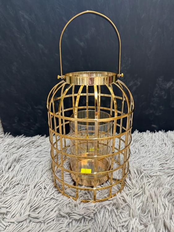 Złoty lampion metalowy ze szkłem 27 cm – nowoczesny świecznik