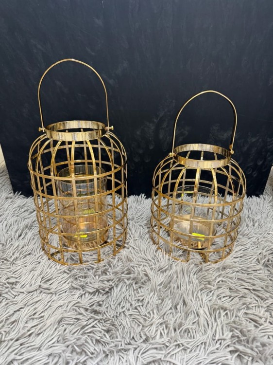 Złoty lampion metalowy ze szkłem 27 cm – nowoczesny świecznik